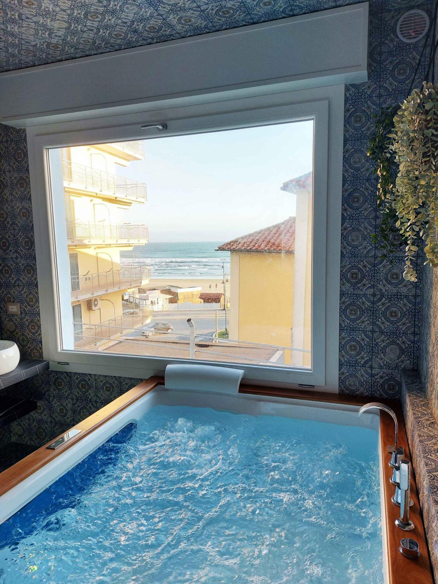 Sweet Home & Wellness Affittacamere Nettuno Eksteriør billede